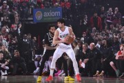 九游体育-15分大逆转！马刺2-1复仇开拓者，裁判抢戏，卡斯尔33+5 榜样立功